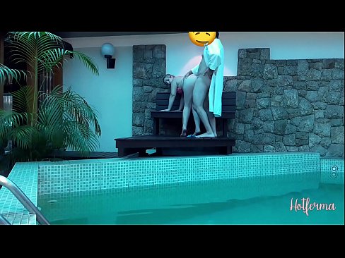 ❤️ Giimbitar sa amo ang katabang sa pool, apan dili makasukol sa init ❤❌ Maanindot nga porn sa amon ☑